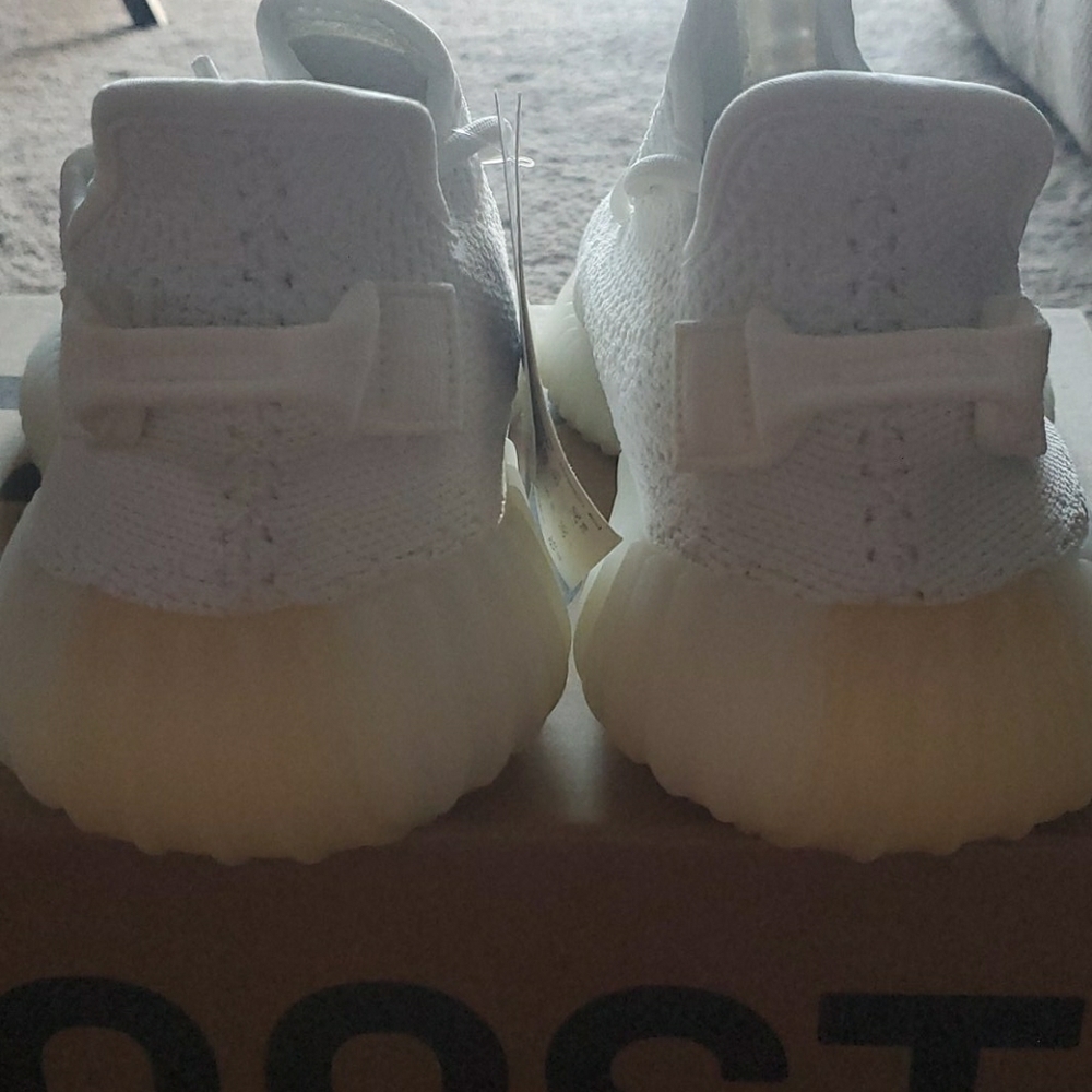 Yeezy Boost 350V2 - Picture 6 of 7